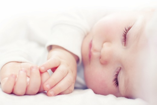 Csecsemőkori hasfájás alvó baba